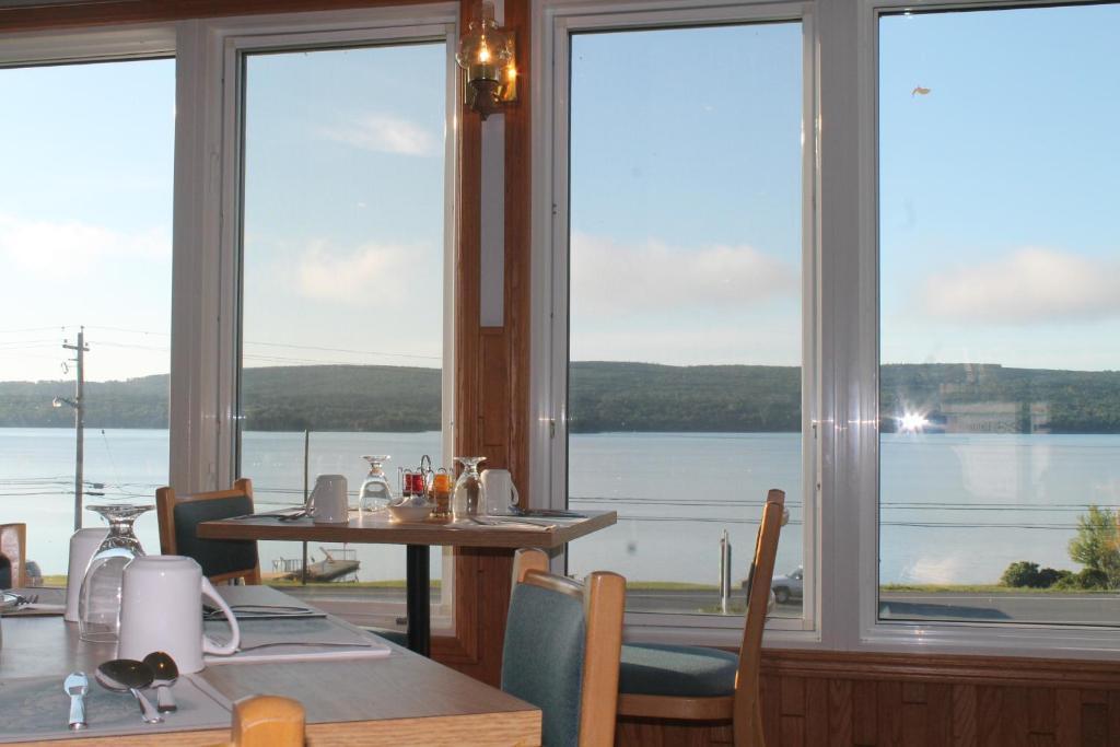 Cabot Trail Motel Baddeck Inlet Eksteriør billede
